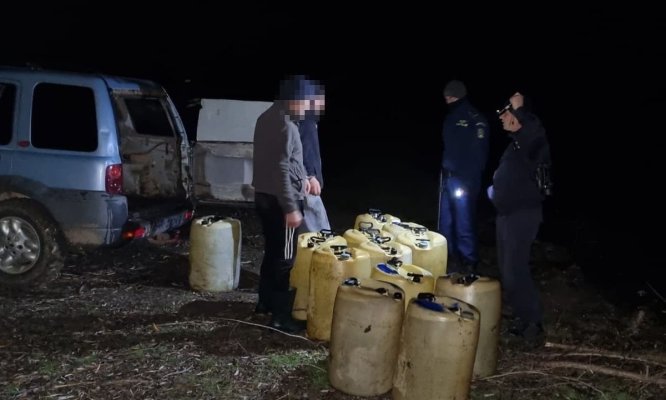 Doi bărbați, prinși cu 1700 litri de motorină, fără documente justificative