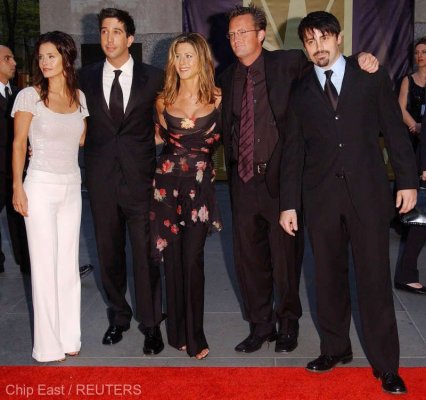 Actorii din ''Friends'' Matt LeBlanc şi Courteney Cox i-au adus un omagiu lui Matthew Perry