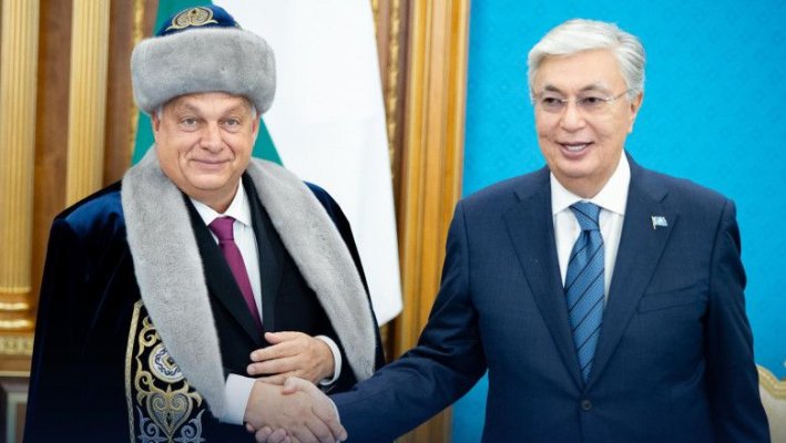 Premierul ungar a fost comparat cu Nicolae Ceaușescu după ce s-a îmbrăcat cu o șubă în Kazahstan