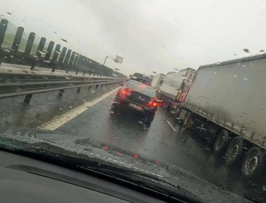Atenţie, şoferi! Ploaie torenţială, pe autostrada A2