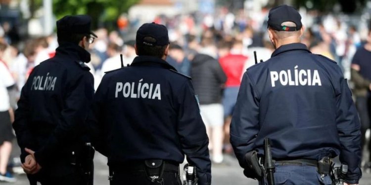 Români şi moldoveni, plecaţi la muncă în străinătate, exploataţi în mai multe ferme din Portugalia