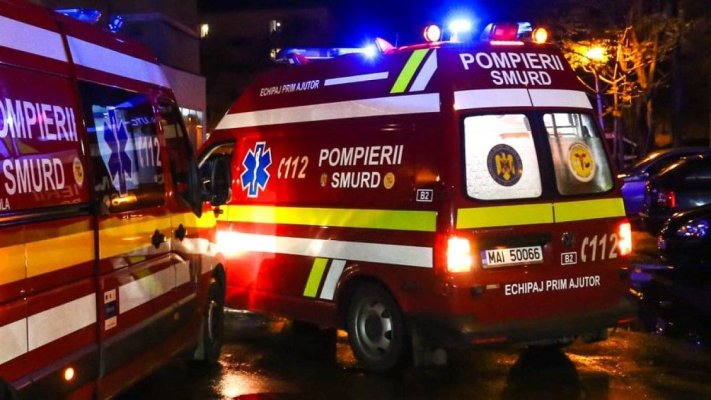 Un bărbat a căzut de la etajul opt cu partea dorsală într-o bară metalică