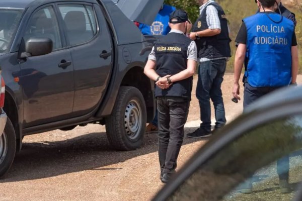 Români, exploatați la muncă în Portugalia. Amplă rețea de trafic de persoane, destructurată