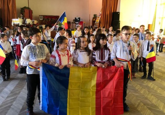 Activități artistice, la liceul „Lucian Blaga“, cu ocazia zilei naționale a României