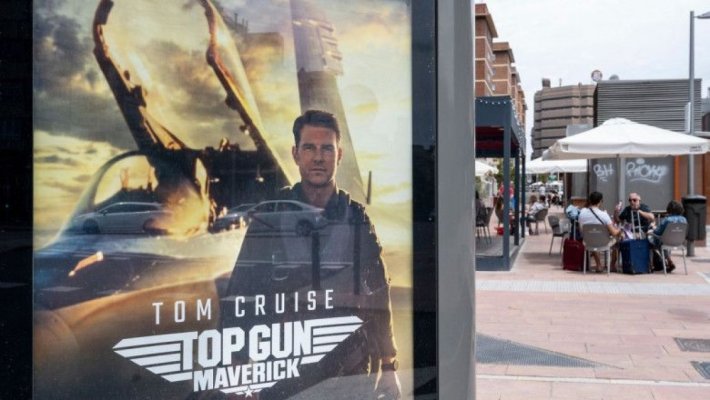 Un polițist și-a amenințat un coleg că îl împușcă dacă îi povestește ce se întâmplă în filmul „Top Gun: Maverick”