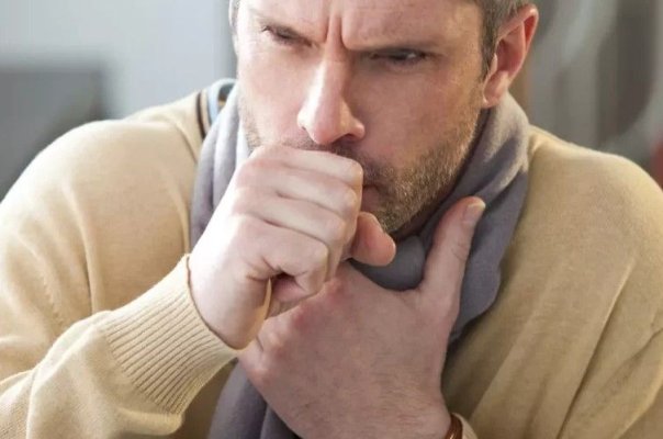 De ce rămâi cu tuse persistentă după ce îți trece răceala sau gripa. Află cauza ascunsă