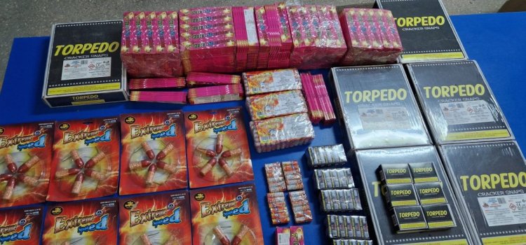 Peste 7000 de articole pirotehnice, comercializate fără respectarea legii, descoperite de jandarmii constănțeni. Video