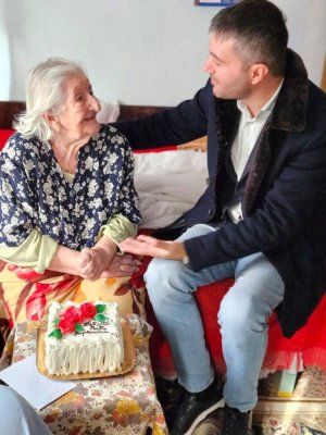 O bătrână din Ovidiu a împlinit, de Ziua Națională a României, 100 de ani!