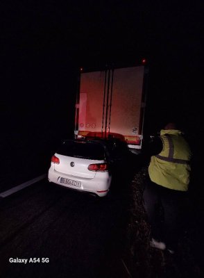 Accident mortal pe Autostrada Soarelui: Un șofer de 19 a intrat cu mașina într-o autoutilitară