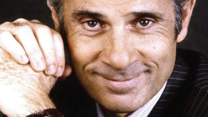 Sute de persoane au asistat la funeraliile actorului şi cântăreţului Guy Marchand