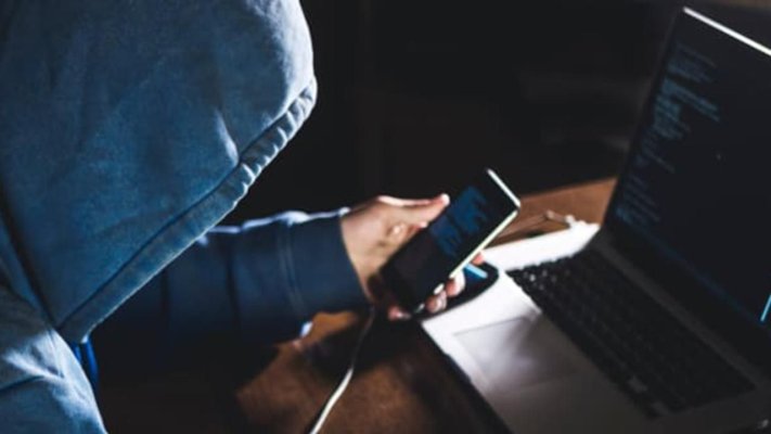 Hackerii pot să vă fure banii din conturi prin intermediul mesajelor de Crăciun