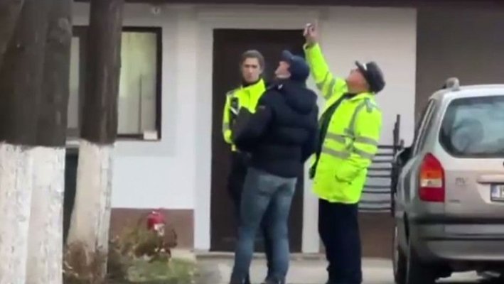 Val de anchete, după ce o elevă de 11 ani s-a aruncat din „motive personale” pe geamul de la etajul 2 al școlii