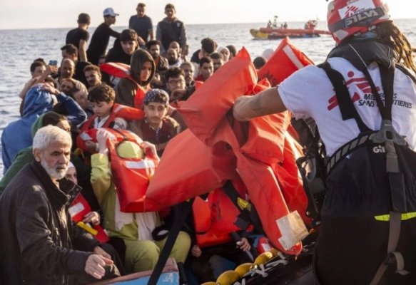 Cel puţin 61 de migranţi au murit într-un naufragiu în largul coastelor Libiei 