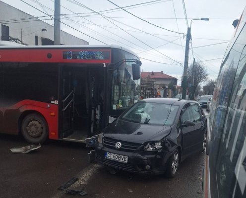 Accident rutier, în cartierul KM 4-5! A fost implicat și un autobuz CT BUS