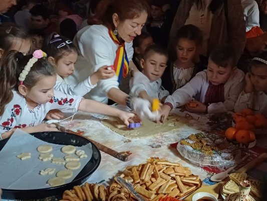 Activitate artistică, în cadrul proiectului „Tradiții și Obiceiuri din Străbuni“, la Adamclisi. Video