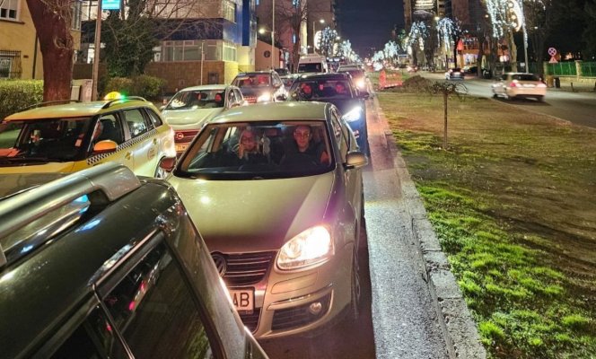Nervii șoferilor constănțeni, puși la grea încercare: Trafic infernal pe b-dul Mamaia şi strada Unirii