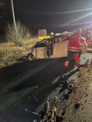 Trei morți într-un accident în care a fost implicat și un TIR