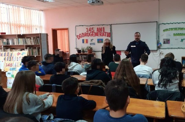 Polițiștii constănțeni le vorbesc elevilor despre prevenirea violenței și a bullyingului în școli