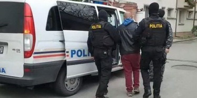 Doi minori de 17 ani și un tânăr 19 ani au fost reținuți pentru furt calificat. Video