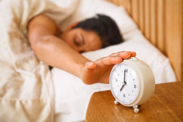 Studiu: 30 de minute de somn după ce sună alarma ajută la îmbunătățirea funcției creierului 