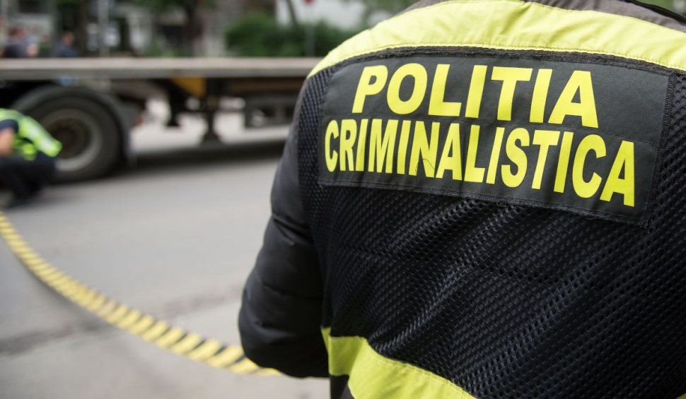 Politist criminalist, ranit cu arma in timp ce-i facea analiza balistica 