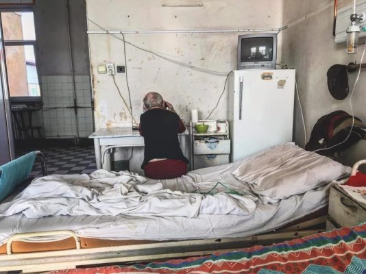 O femeie de 88 de ani a murit de frig, într-un azil 