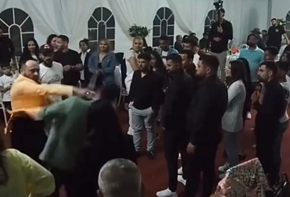 Babi Minune bătut crunt la o nuntă. Video