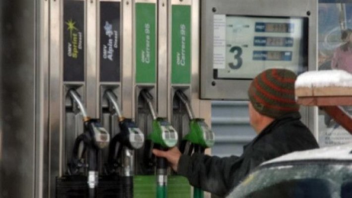 Motorina şi benzina s-au scumpit înainte de weekend