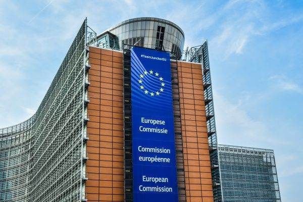 Comisia Europeană finanţează cu 500 de milioane de euro producţia de muniţii