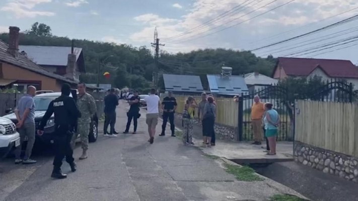  Valentin, un băiat în vârstă de 15 ani, și-a omorât părinții și apoi le-a dat foc