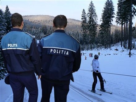 Ca tot s-a deschis sezonul de ski! Politia Romana isi trimite angajatii la Sinaia sa se formeze... profesional!