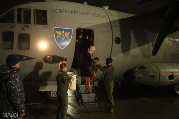 MAE: 30 de persoane, cetăţeni români şi familiile acestora, evacuate din Fâşia Gaza, au ajuns în România