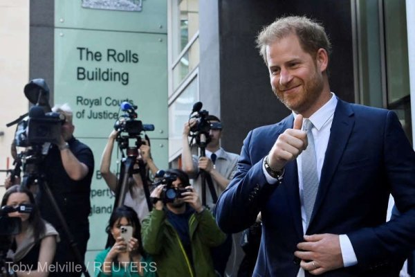Prinţul Harry a obţinut despăgubiri în procesul intentat unor tabloide pentru interceptări telefonice ilegale