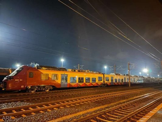 Primul tren nou cumpărat de România va sosi în Capitală în cursul zilei de luni