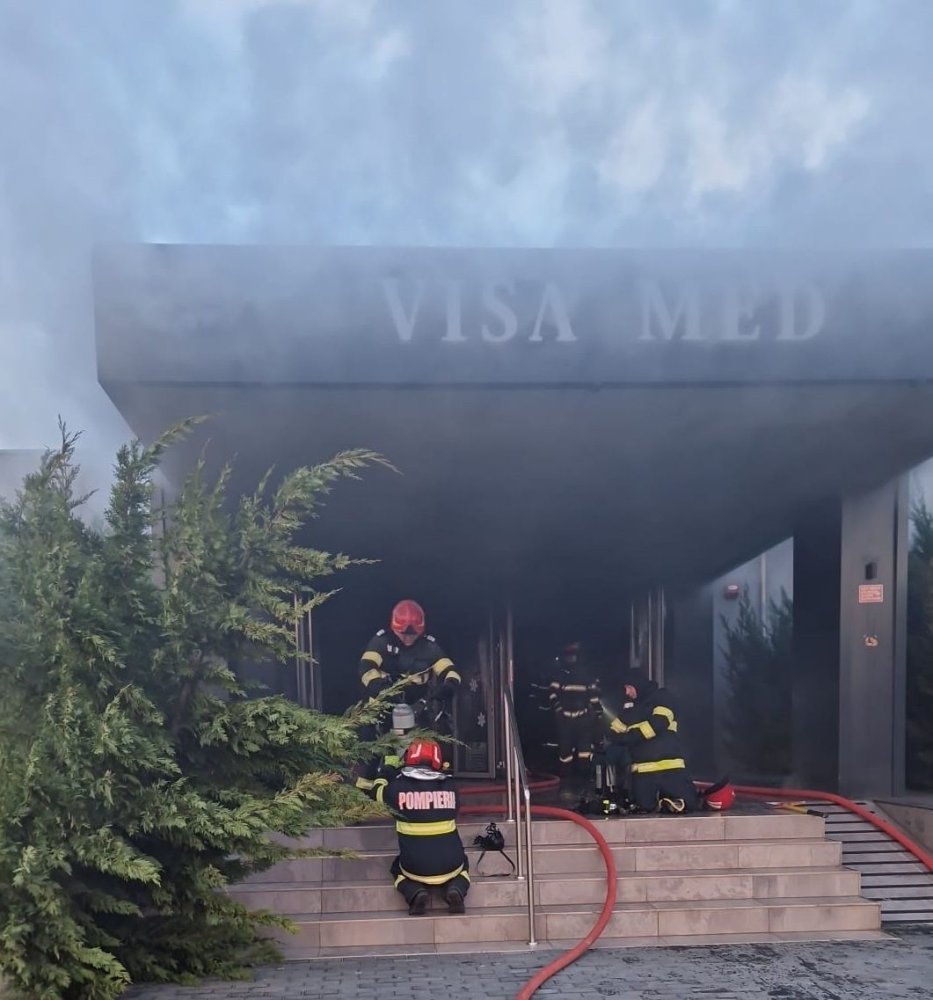 Incendiu puternic langa Hotel Parc, din Mamaia. Video