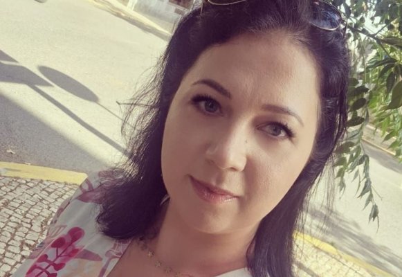 Ea este Mădălina, profesoara găsită moartă în cadă, în ziua de Crăciun