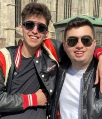Ei sunt Adrian Marinescu și Vlad Băiceanu, doi dintre tinerii morți în incendiul de la Ferma Dacilor