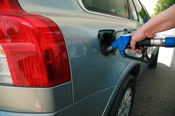UE a dat ordinul. Cât vor scoate în plus din buzunar șoferii care alimentează cu motorină