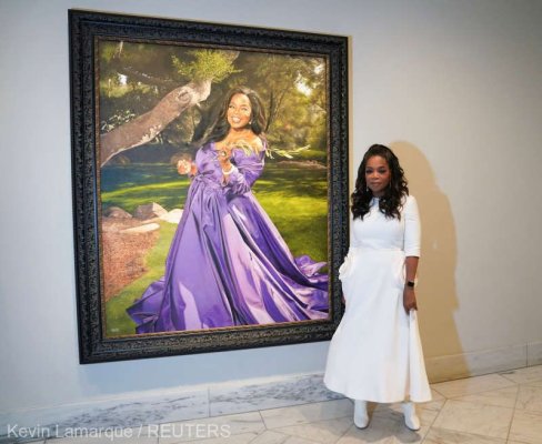 Un tablou care o înfăţişează pe Oprah Winfrey, dezvelit la National Portrait Gallery din Washington
