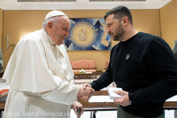 Papa Francisc şi Zelenski au vorbit la telefon despre războiul din Ucraina