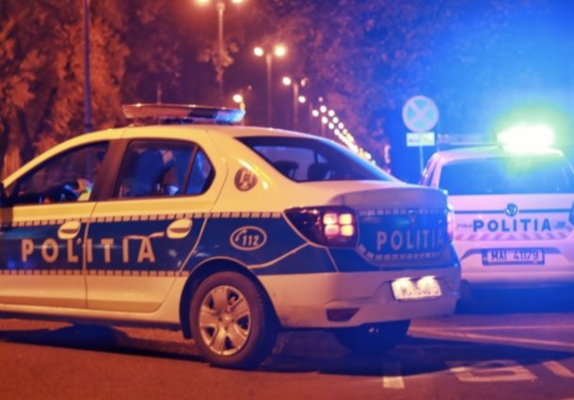 Două fetiţe de trei şi şapte ani, accidentate grav de o mașină scăpată de sub control