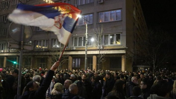 Noi proteste la Belgrad. Oamenii cer eliberarea manifestanţilor arestaţi 