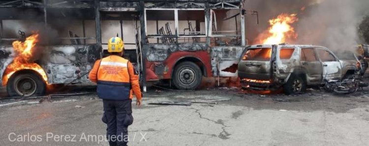 Cel puţin 16 morţi într-un carambol pe o autostradă din Venezuela