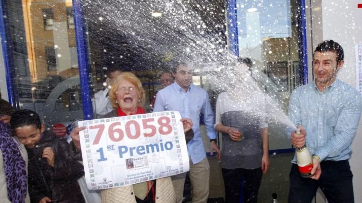 Spaniolii se bucură după ce au fost dezvăluiţi câştigătorii loteriei 'El Gordo'