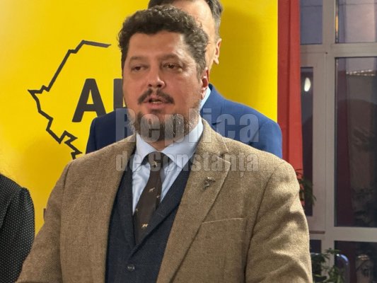 AUR propune interzicerea reclamelor stradale pentru videochat în apropierea universităților 