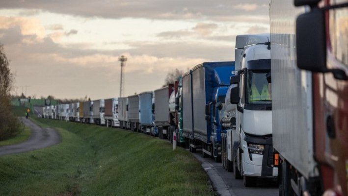 Transportatorii polonezi au reluat blocada la cel mai mare punct de tranzit de mărfuri cu Ucraina