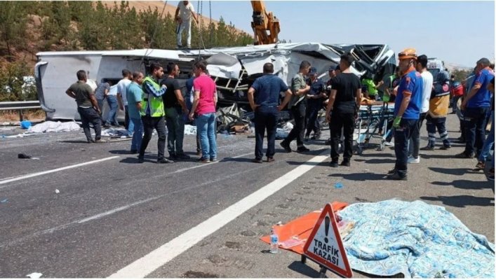 Carnagiu pe o autostradă din Turcia. Zeci de morți și răniți în urma unui accident în lanț! Video 