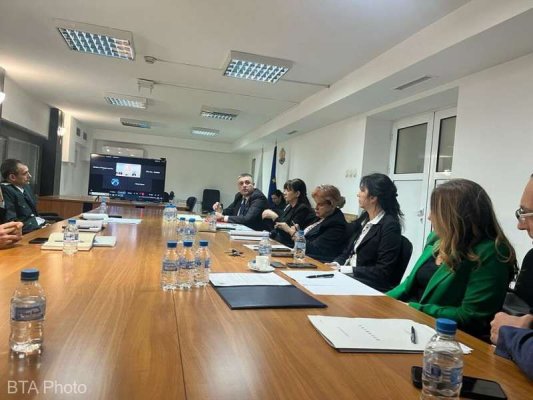  Autorităţile bulgare şi române vor revizui toate procedurile referitoare la trecerea Podului Prieteniei