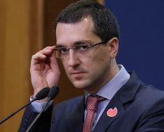 Vlad Voiculescu aruncă pisica în curtea lui Florin Cîțu: El a decis ca România să cumpere dozele de vaccin