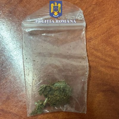 Minor de 16 ani, depistat cu droguri asupra lui, pe strada Răsuri